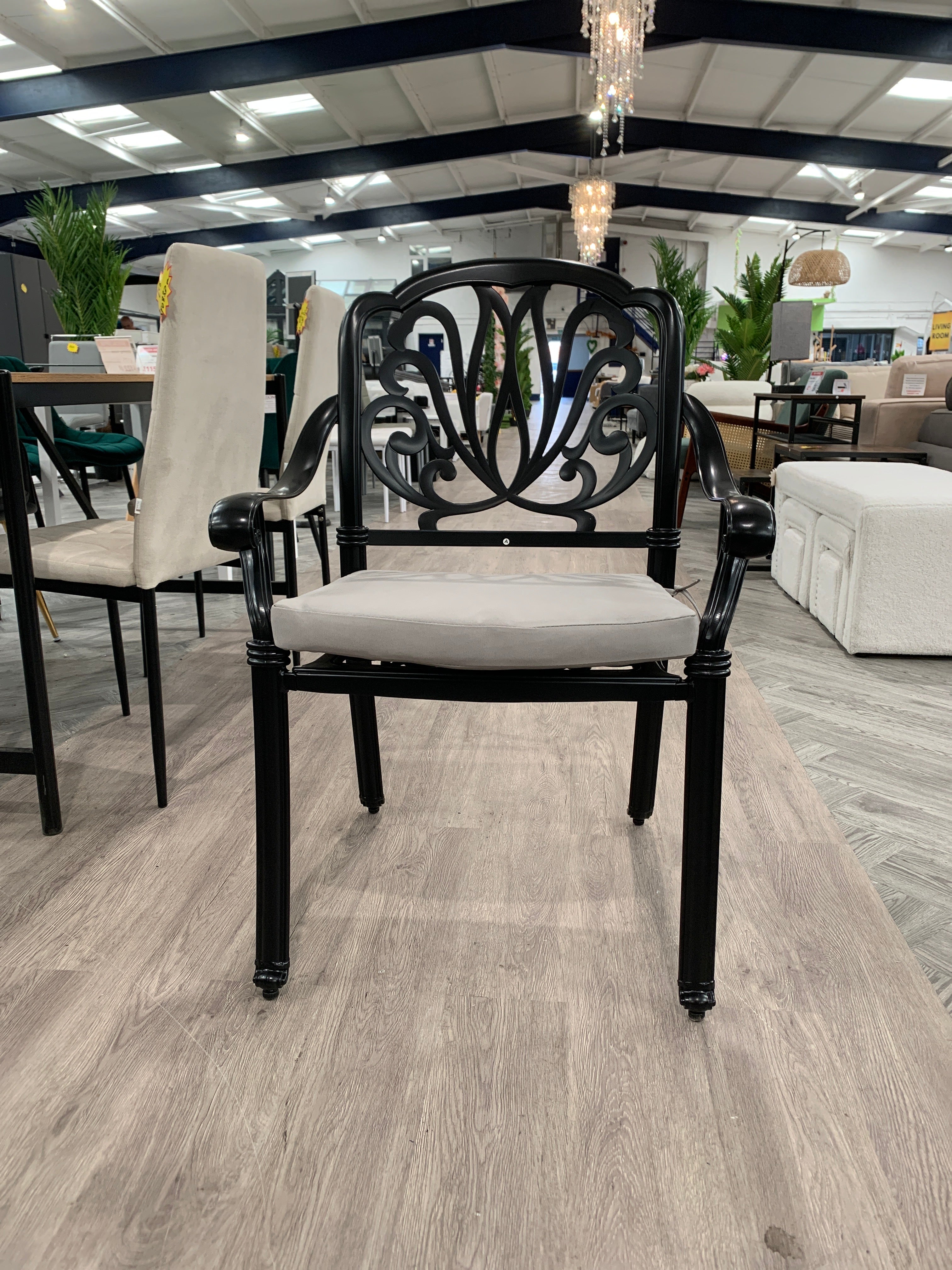 Outdoor Cast Floral Pattern Aluminium Dining Chair with Cushion 1PC