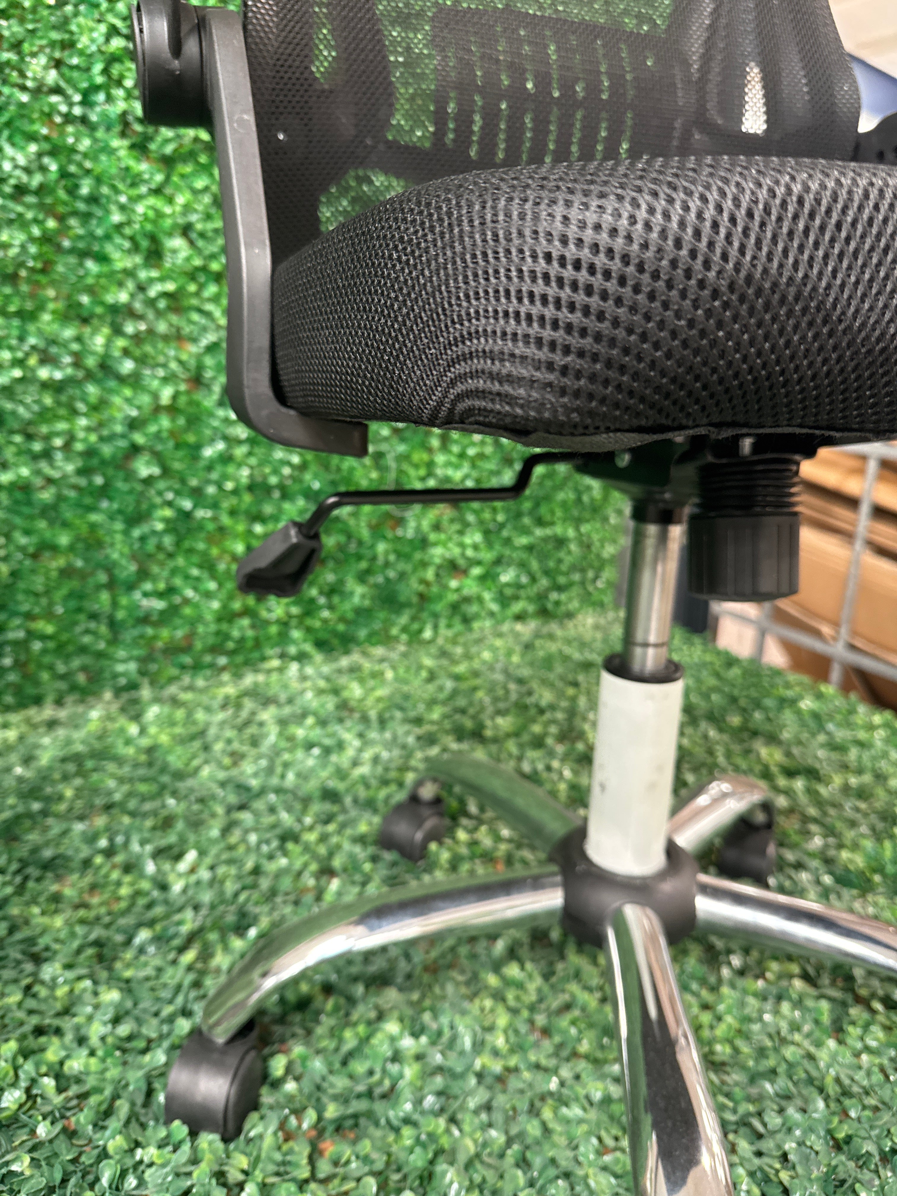 Black Swivel Office Chair with Headrest and Black Armrest