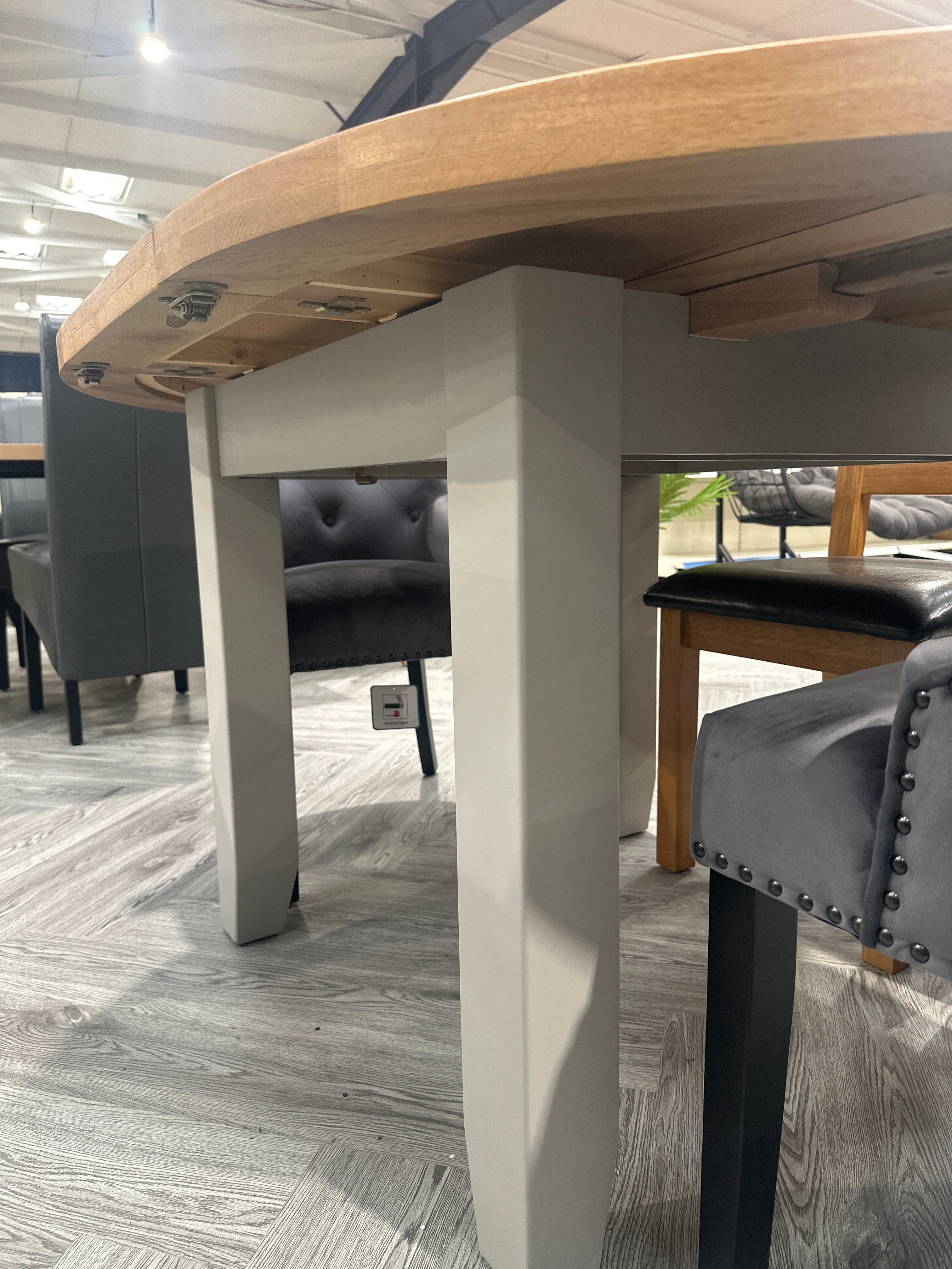 Lucca Round Extendable Dining Table