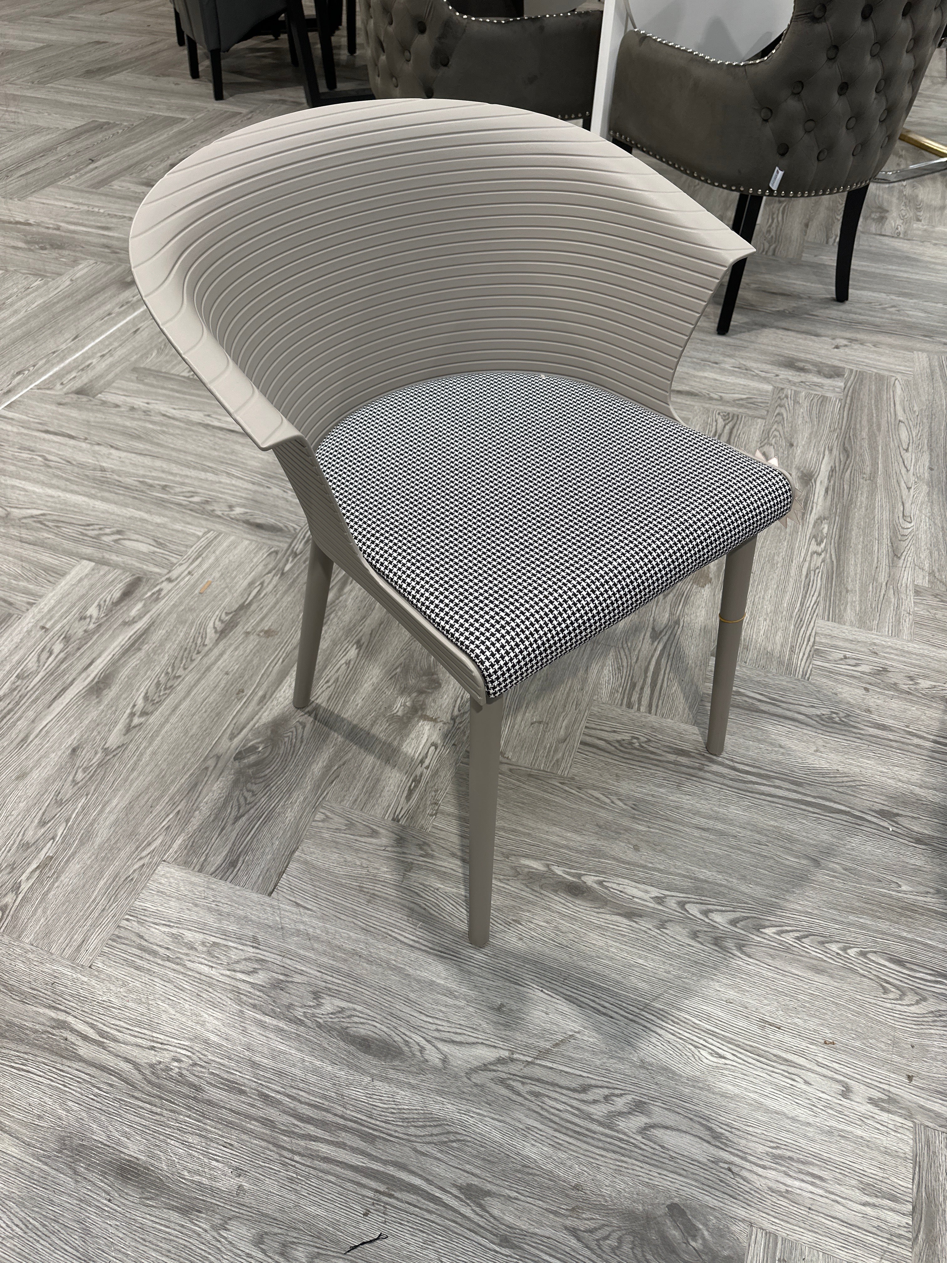Modern Dining Chair with Chequered Seat Cushion Grey 1PC