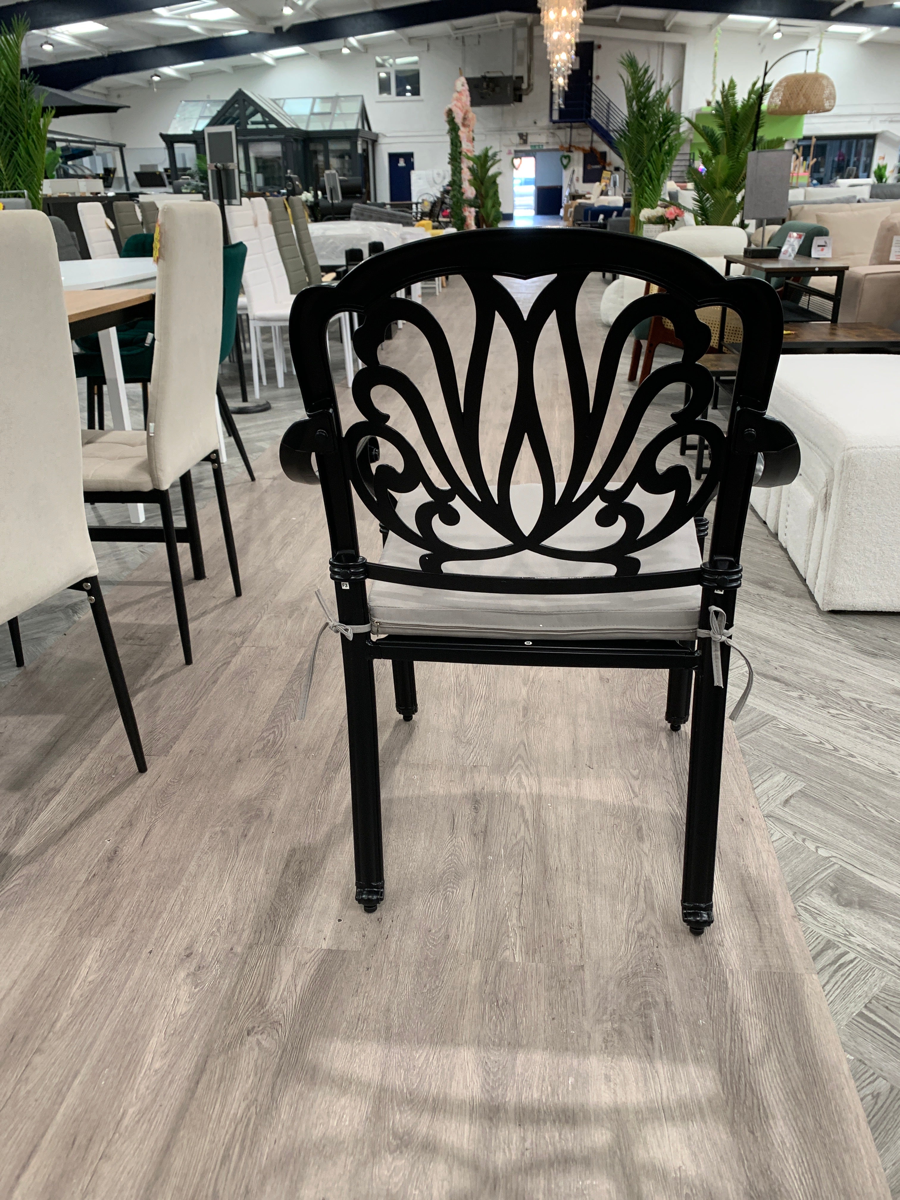 Outdoor Cast Floral Pattern Aluminium Dining Chair with Cushion 1PC