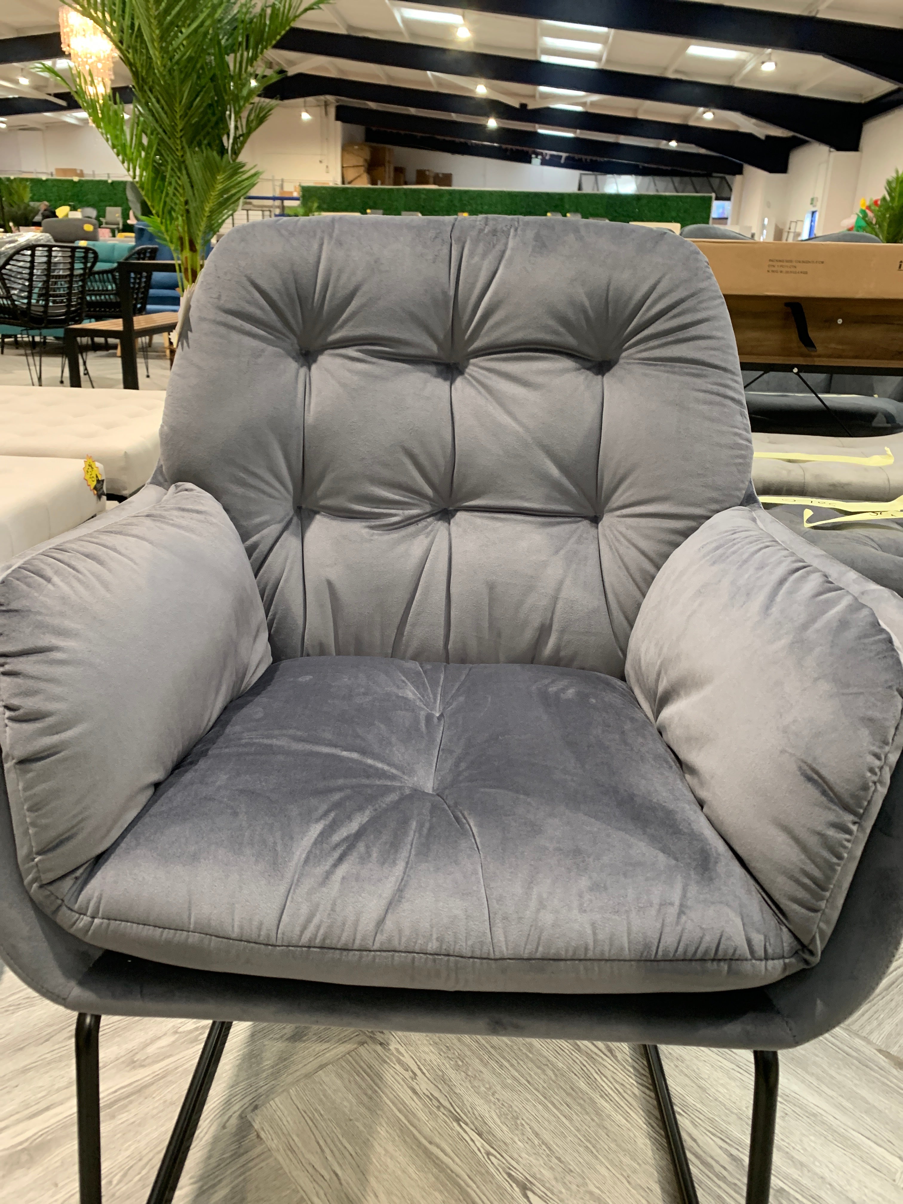 Contemporary Metal Legs Tufted Leisure Armchair Grey Velvet