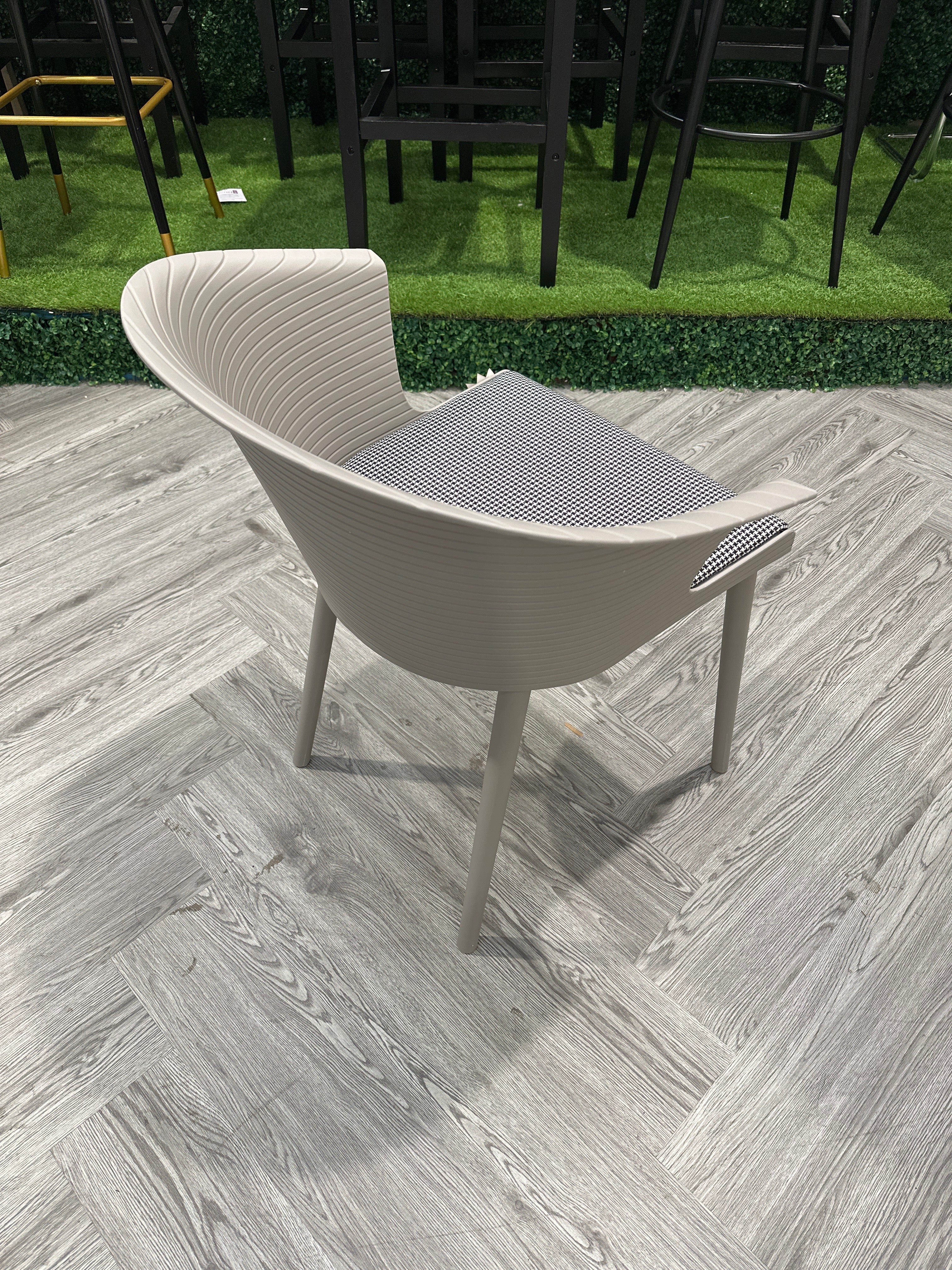 Modern Dining Chair with Chequered Seat Cushion Grey 1PC