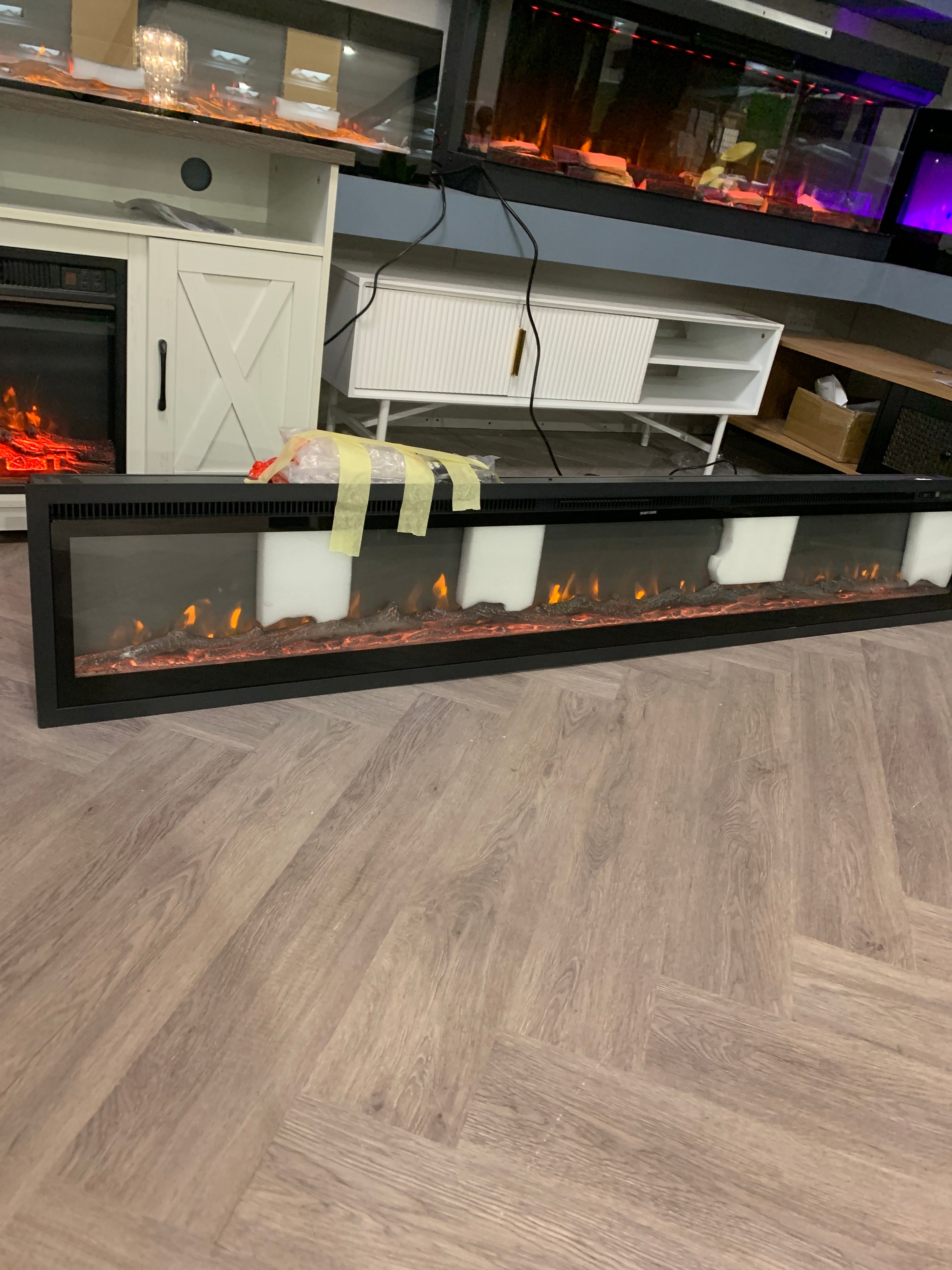 80 Inch Electric Fireplace with Remote 12 Flame Colours 1800W