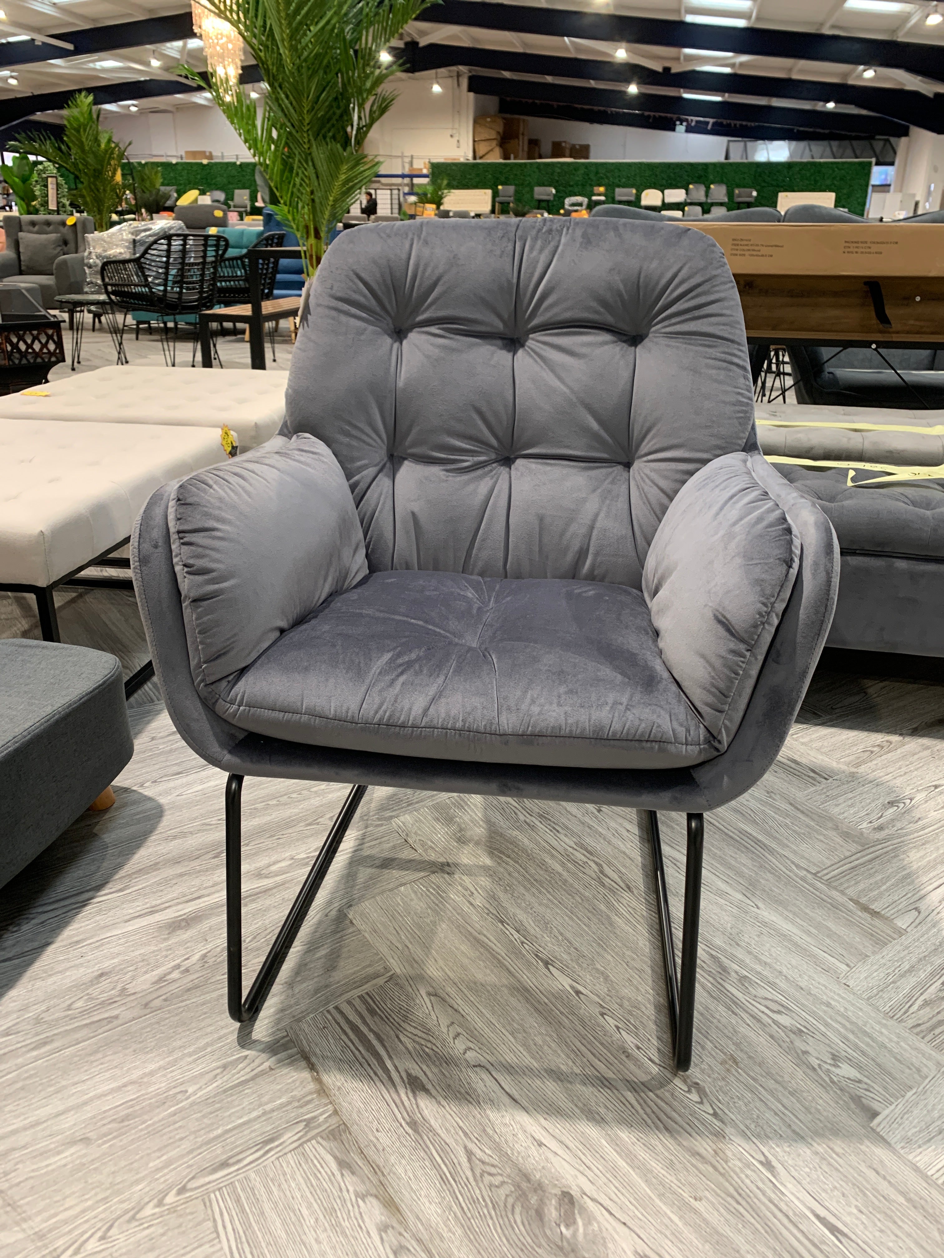 Contemporary Metal Legs Tufted Leisure Armchair Grey Velvet