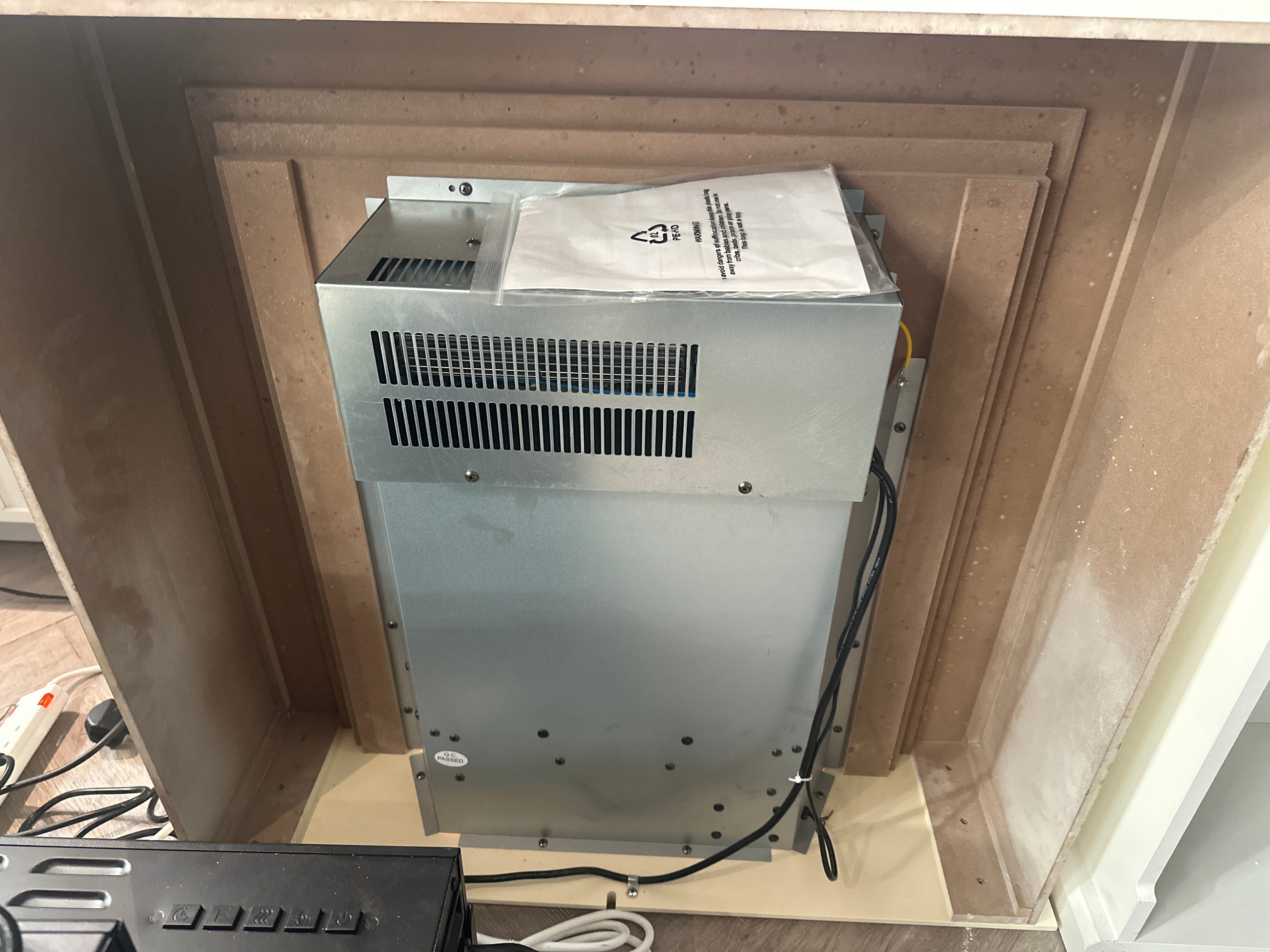 32 Inch Electric Freestanding Fireplace Suite with Mantel