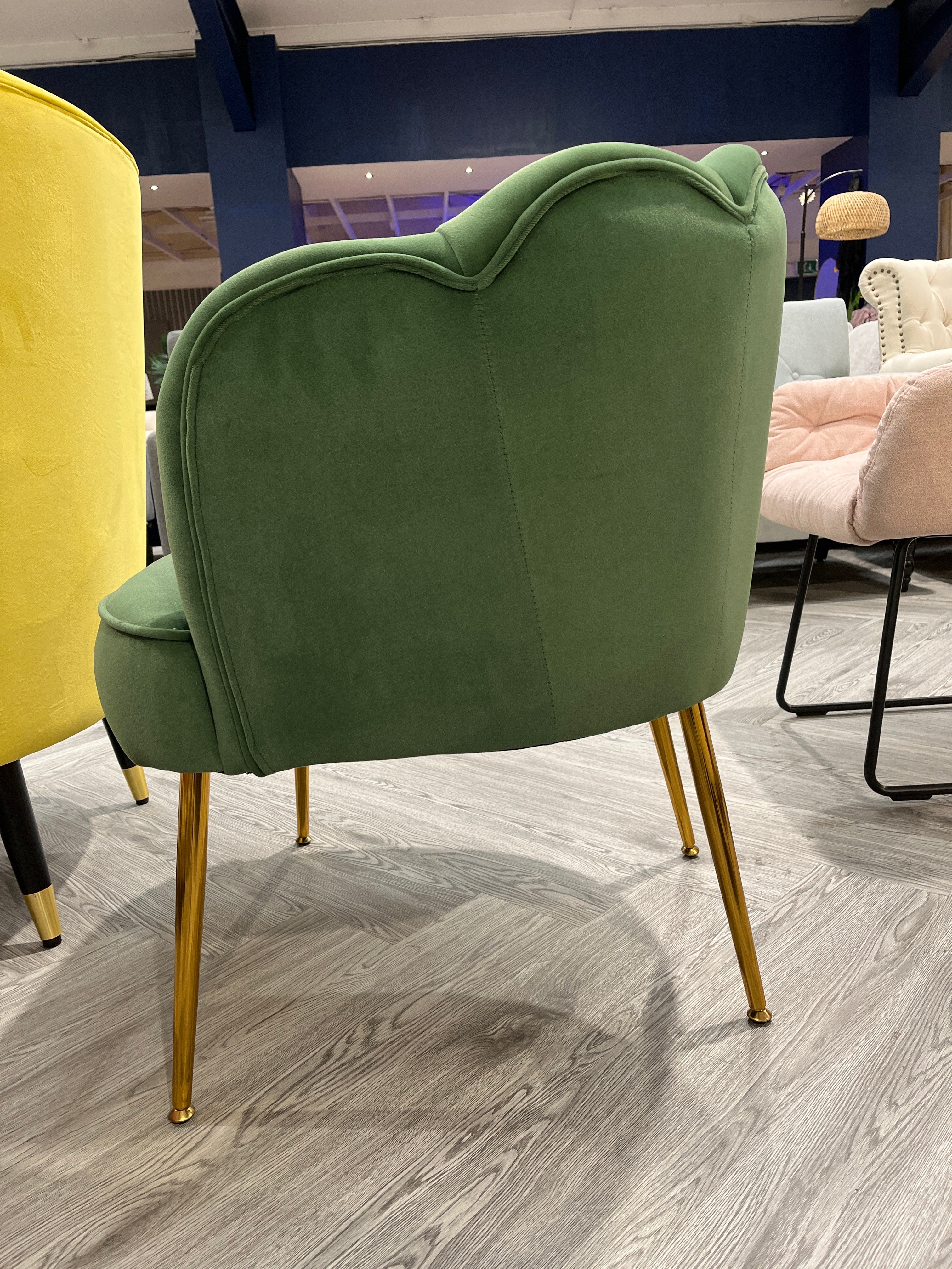 Green Casual Frosted Velvet Shell-shaped Armchair Petal Backrest with Golden Metal Legs