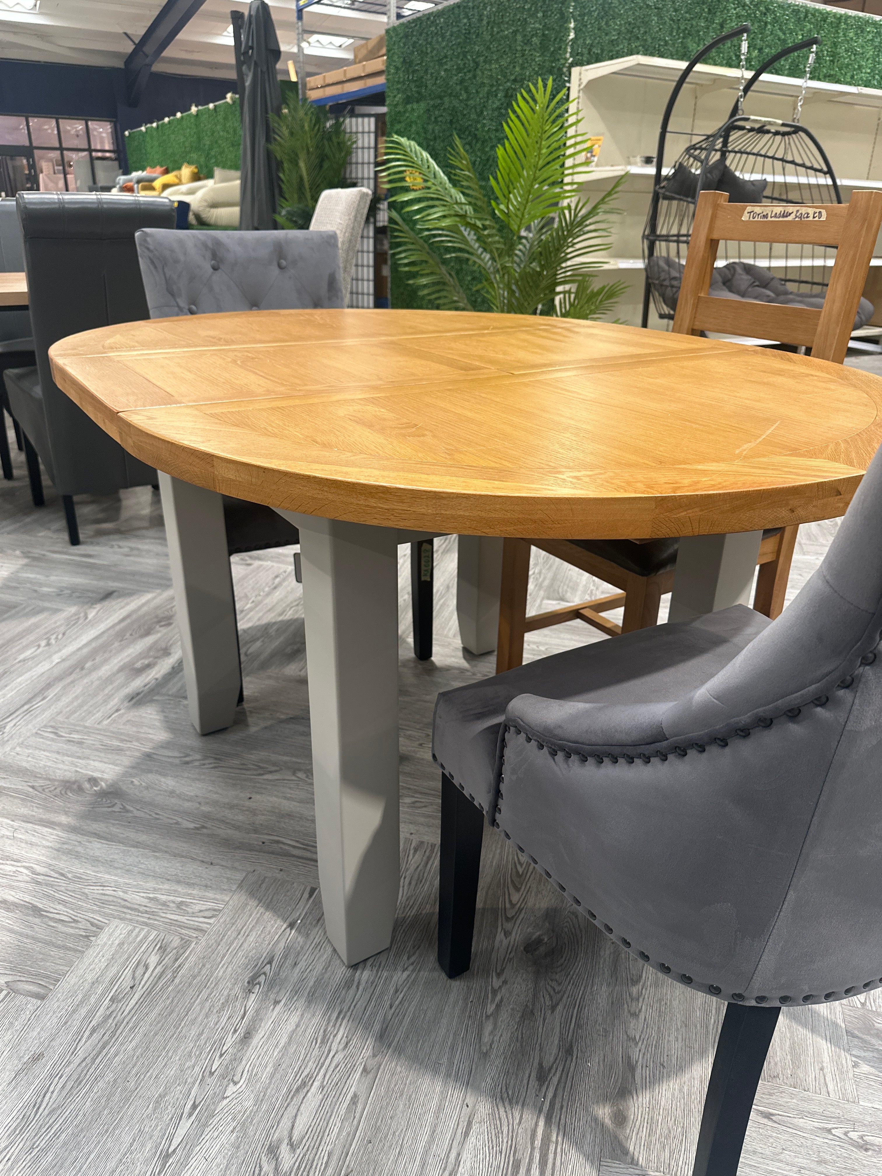 Lucca Round Extendable Dining Table