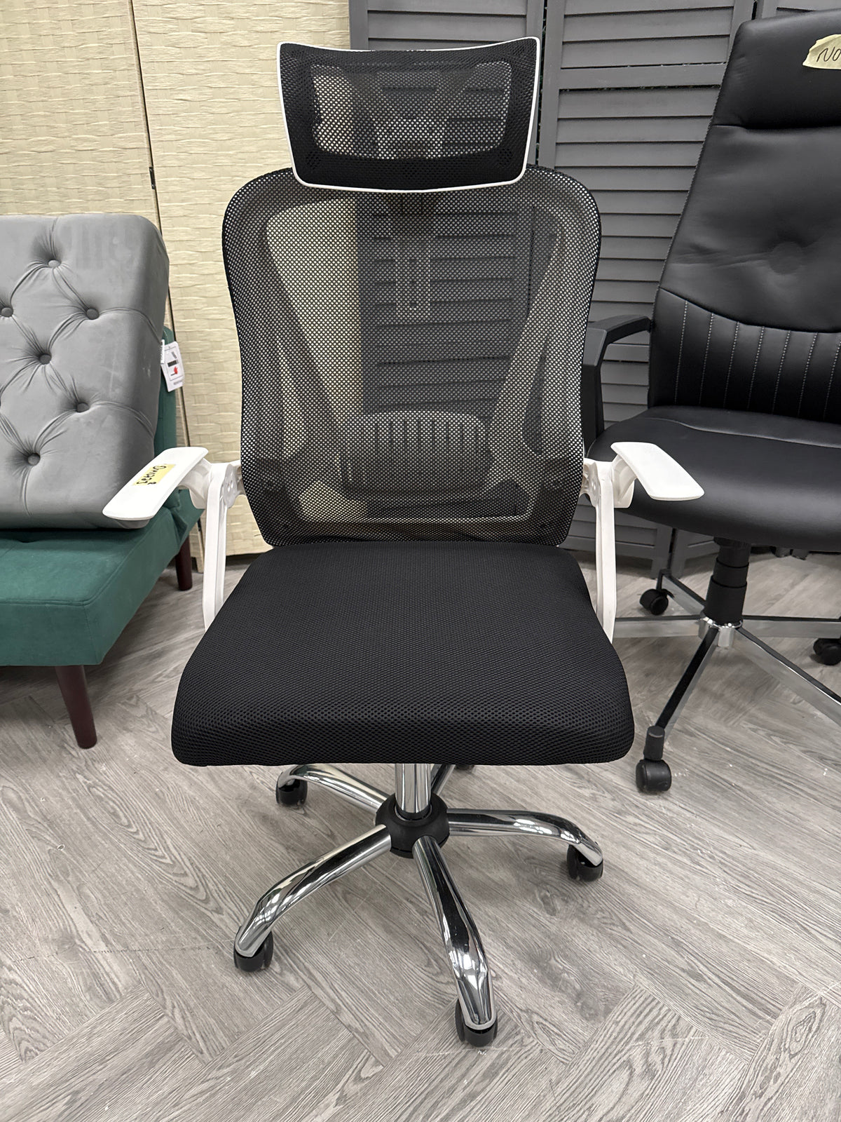 Black Mesh Backrest Swivel Office Chair with Headrest and White Armrests