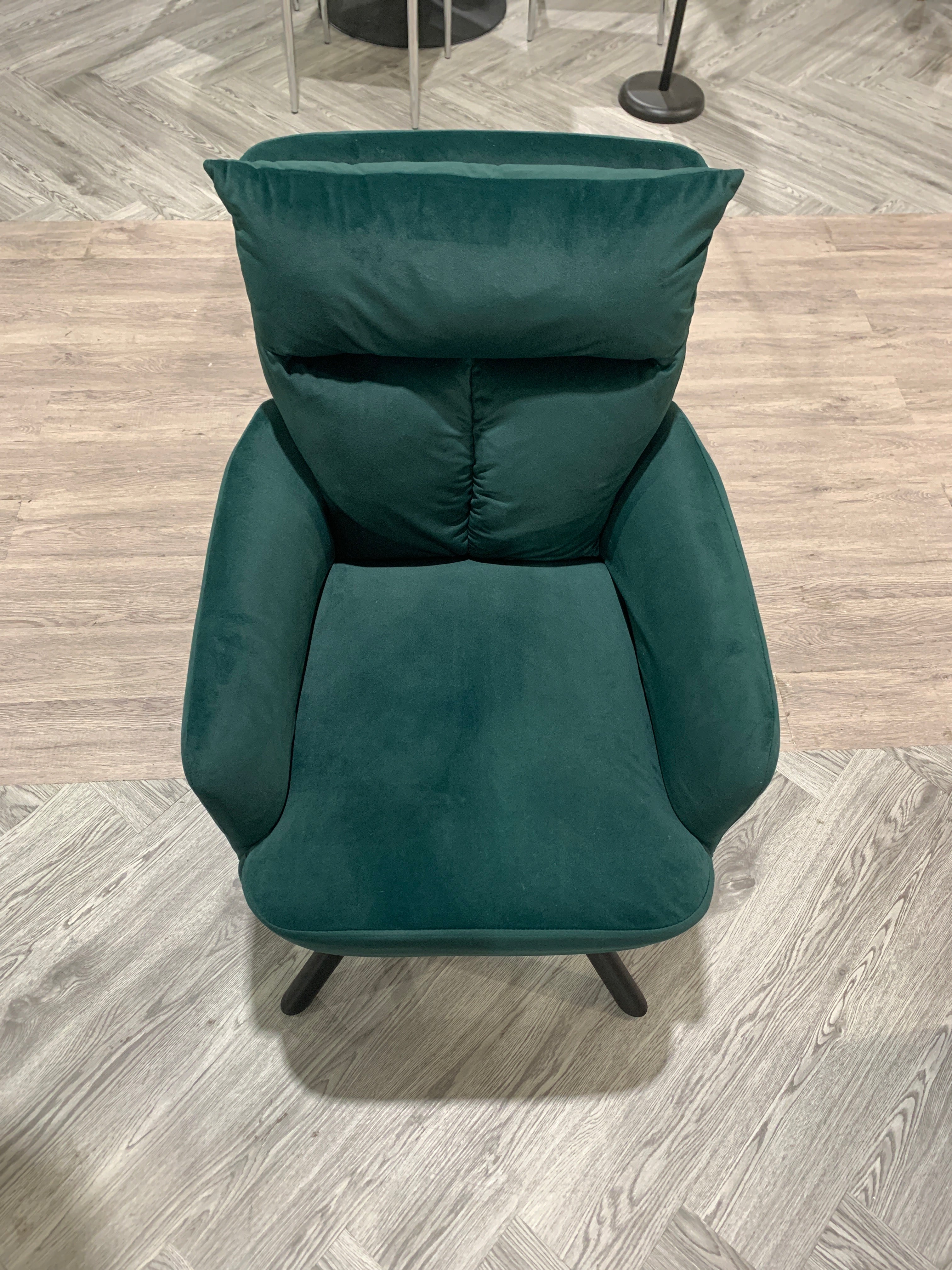 Modern Upholstered Swivel Armchair with Black Legs Green