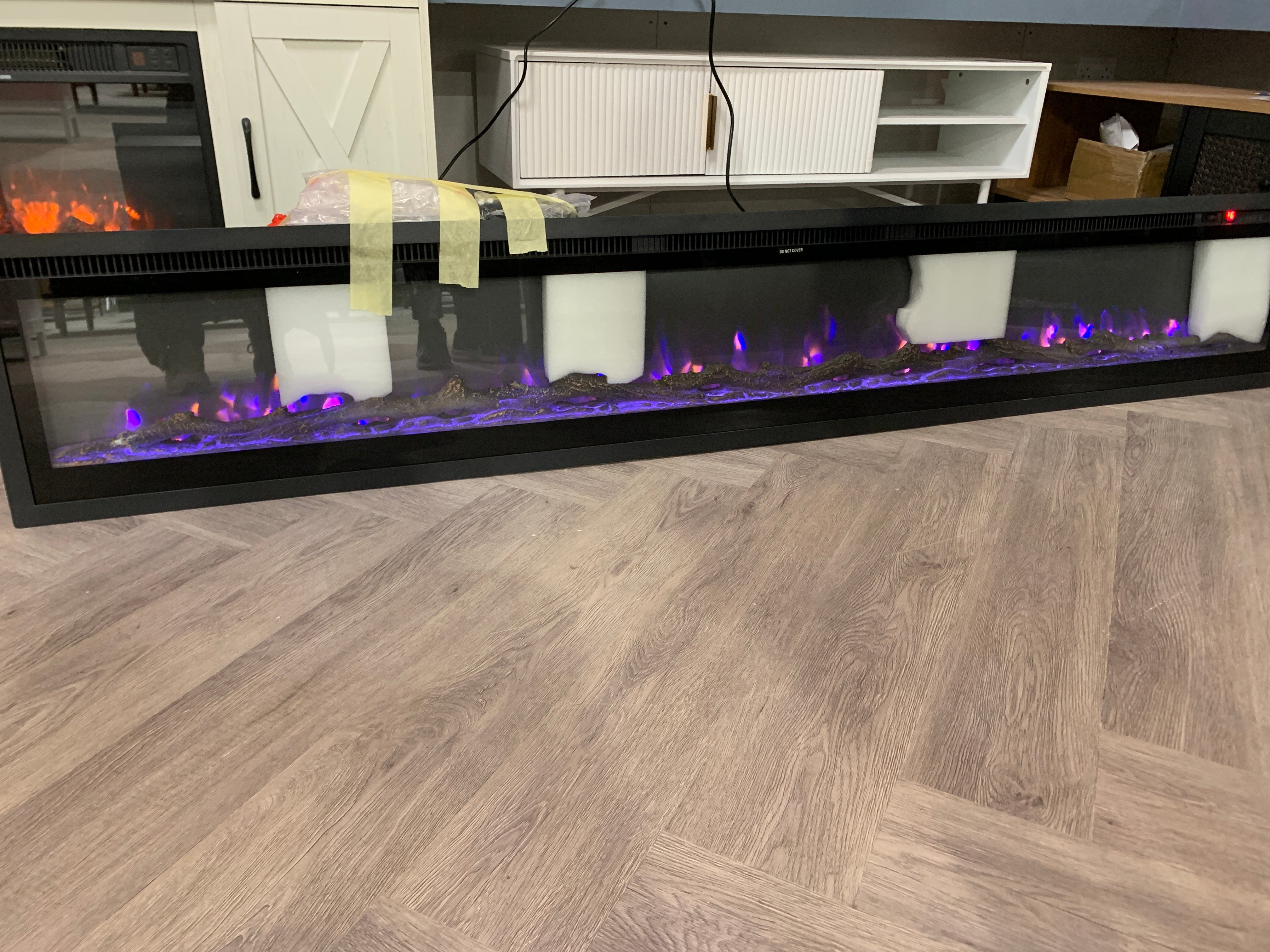 80 Inch Electric Fireplace with Remote 12 Flame Colours 1800W