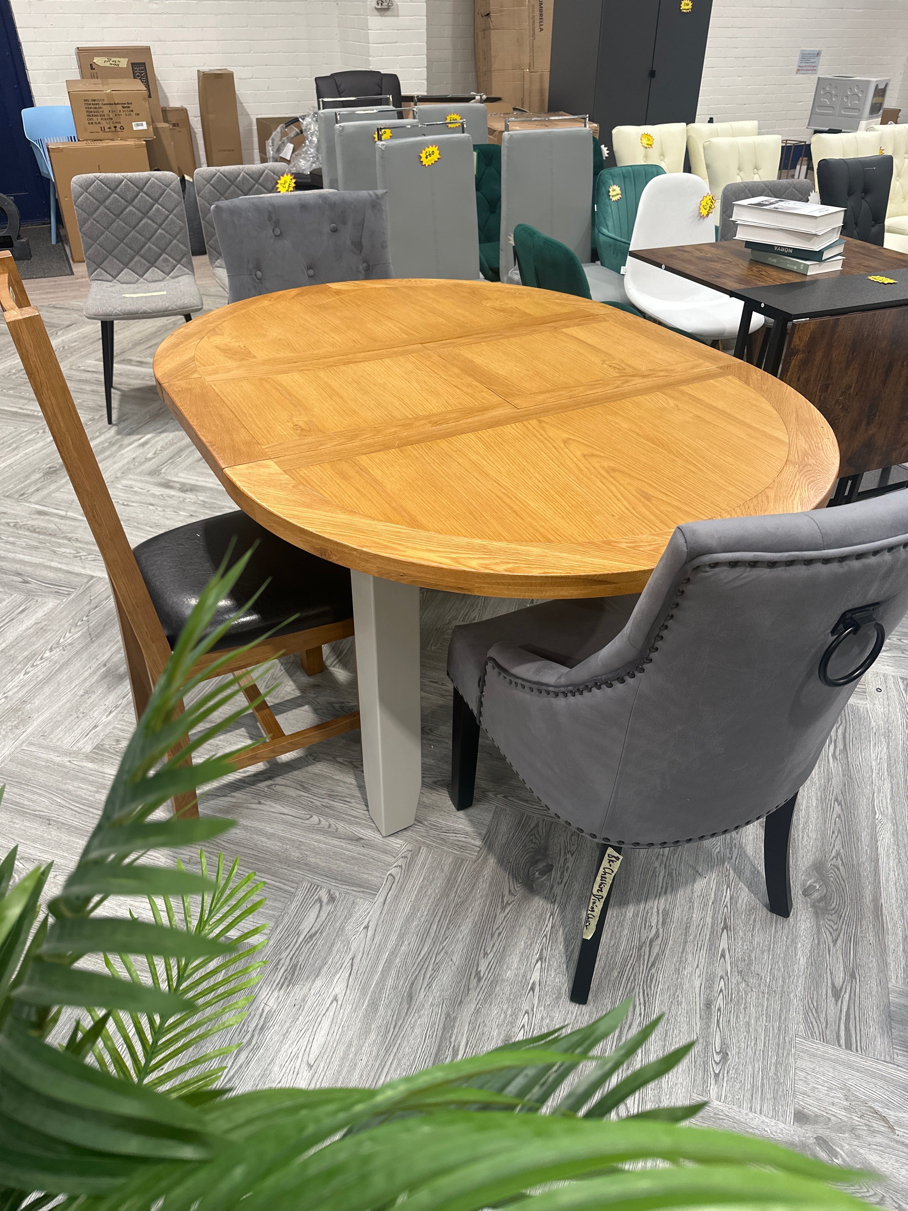 Lucca Round Extendable Dining Table