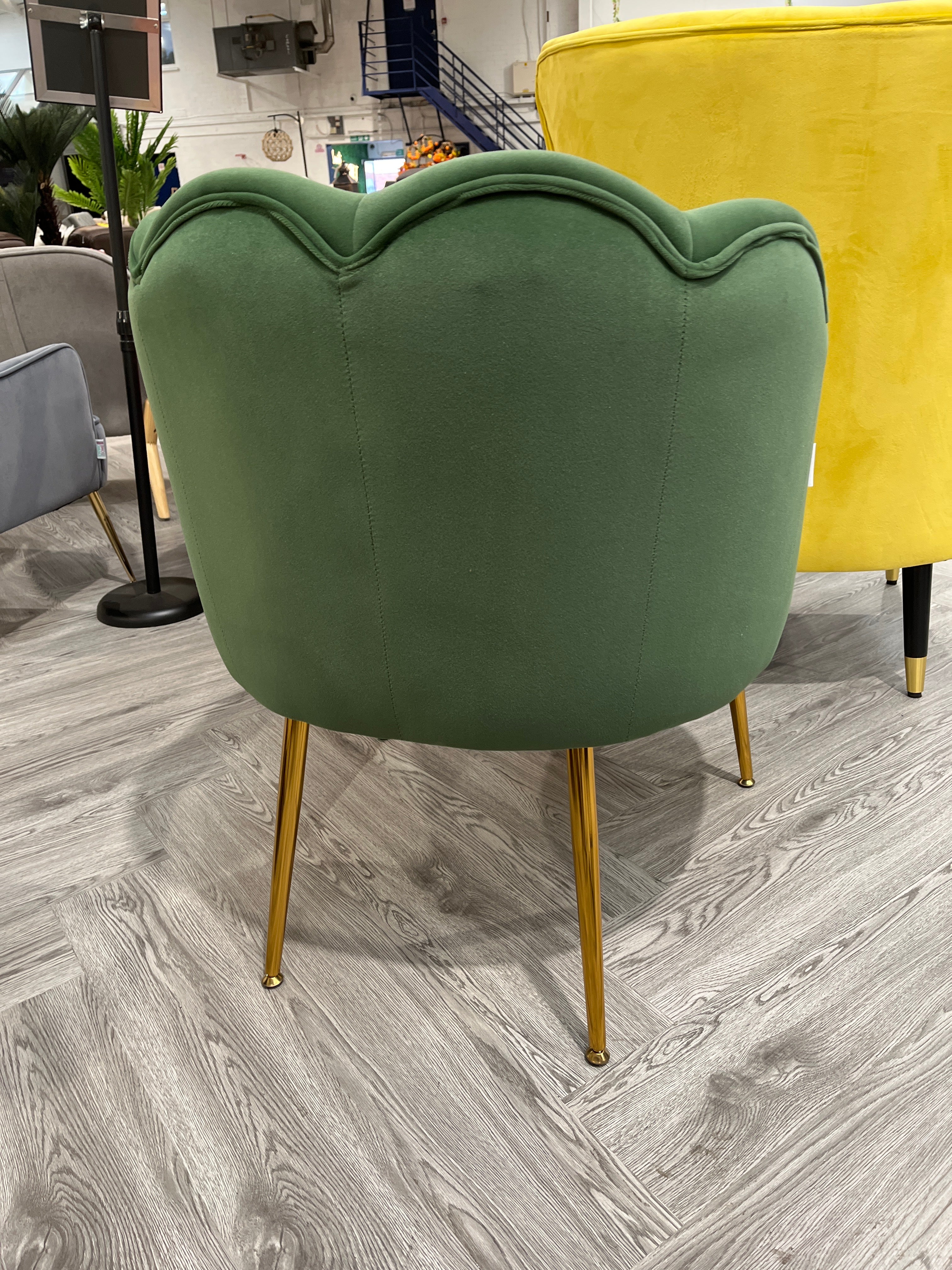 Green Casual Frosted Velvet Shell-shaped Armchair Petal Backrest with Golden Metal Legs