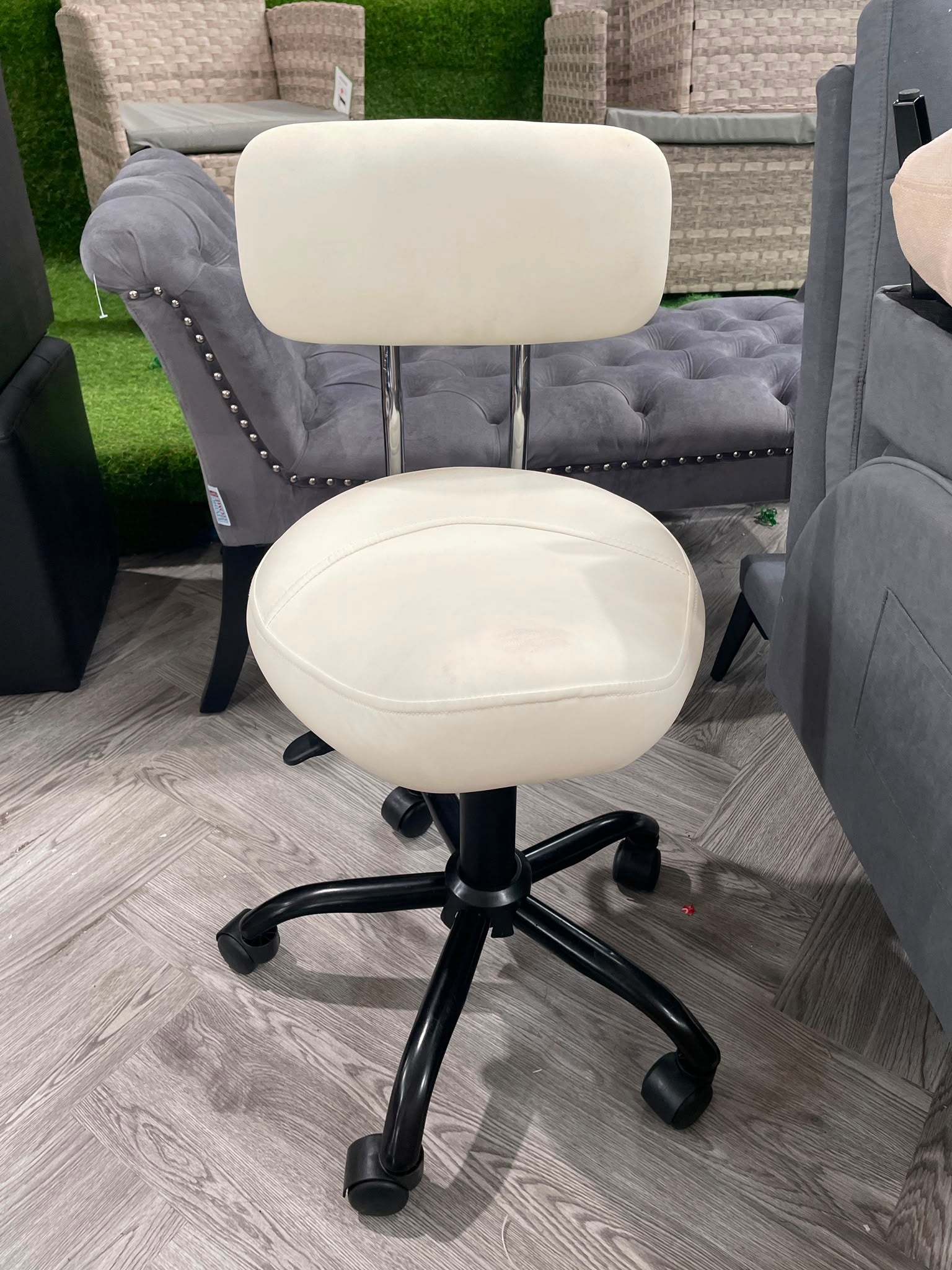 PU Leather Height Adjustable Swivel Salon Chair White