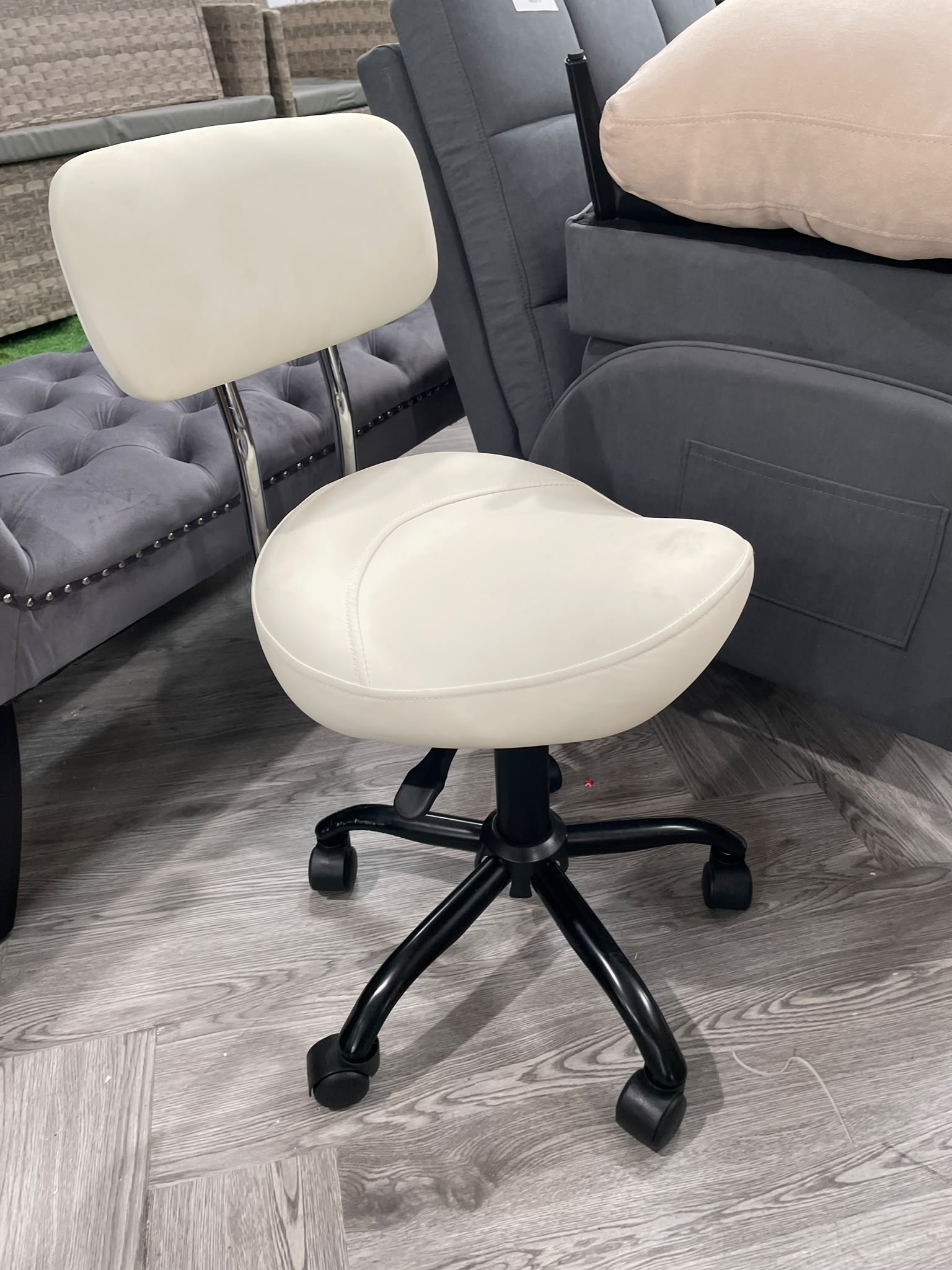 PU Leather Height Adjustable Swivel Salon Chair White
