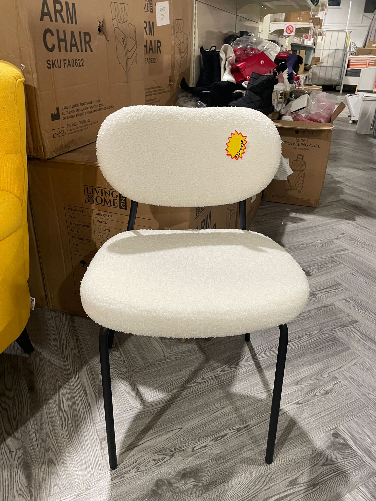Teddy Upholstered Dining Chair with Curved Backrest and Metal Frame White 1PC