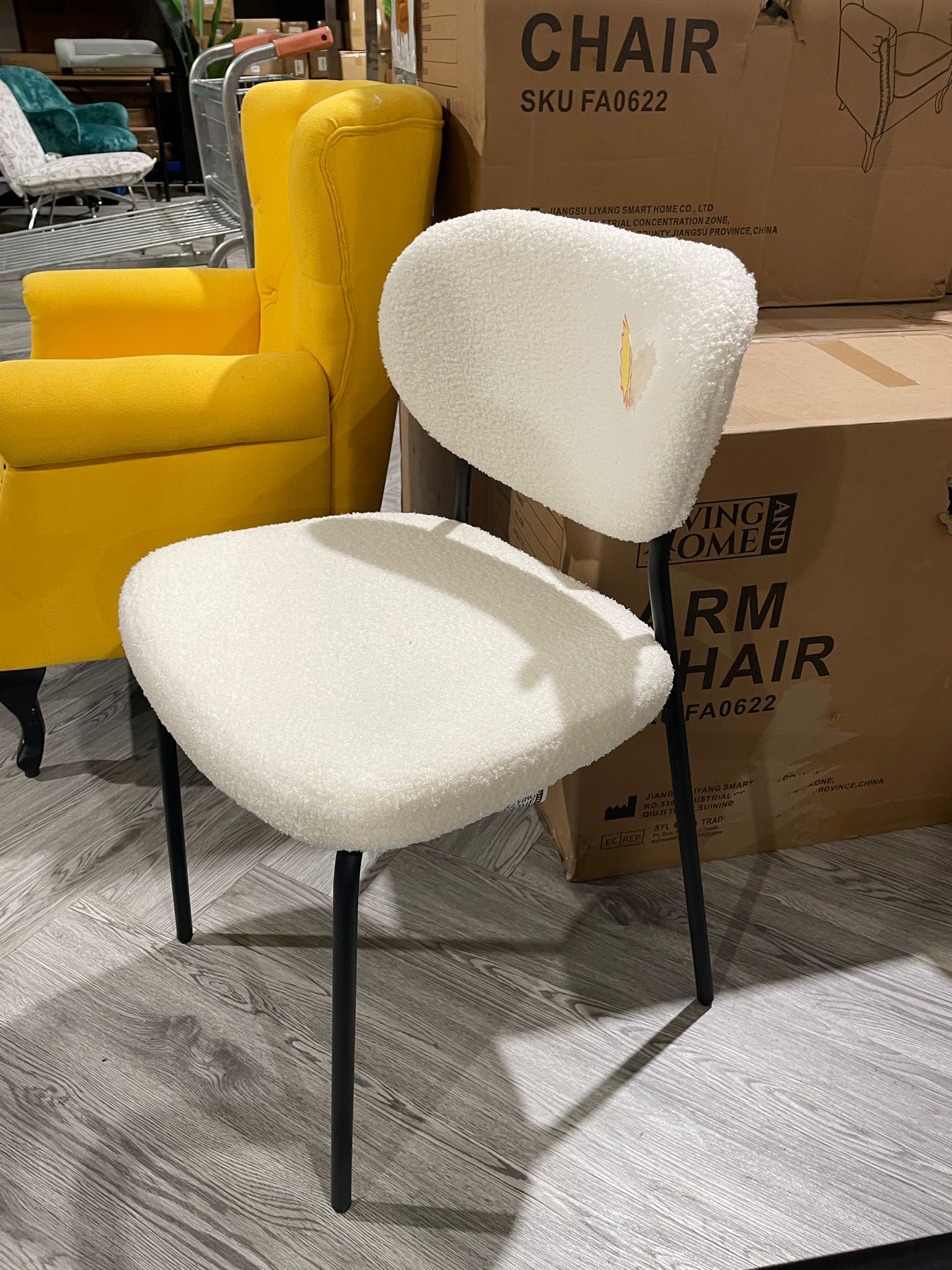 Teddy Upholstered Dining Chair with Curved Backrest and Metal Frame White 1PC