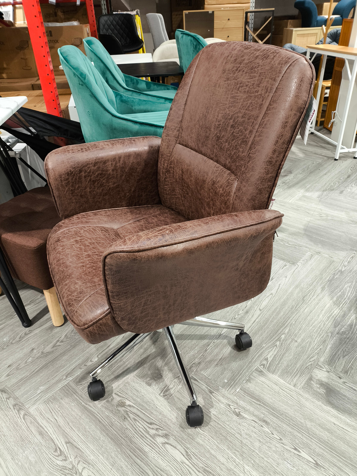 Retro Style PU Leather Office Chair With Armrests And Casters Brown