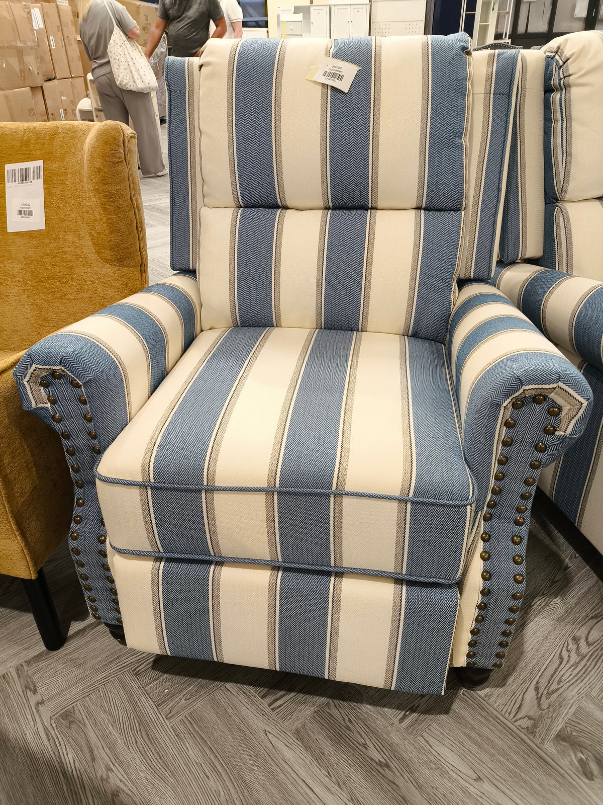 Modern Linen Upholstered Push Back Recliner Armchair with Adjustable Backrest and Hidden Footrest
